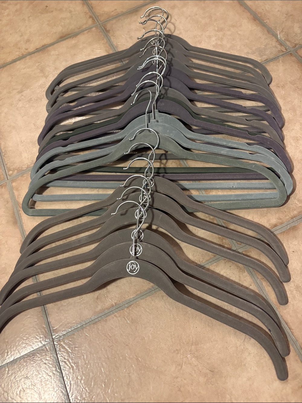 Joy Velvet Non-Slip Coat Hangers - Gray Set 18